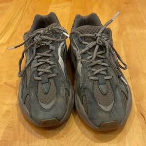 Adidas YEEZY Boost 700 V2